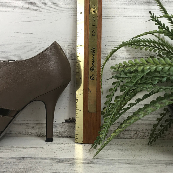 Tahari Sandals Heels [439] - Picture 6 of 6